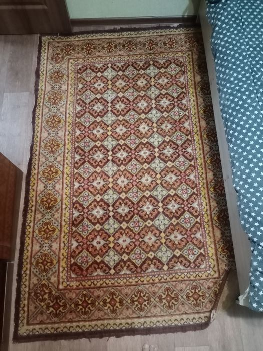 Продам ковер в хорошем состоянии
