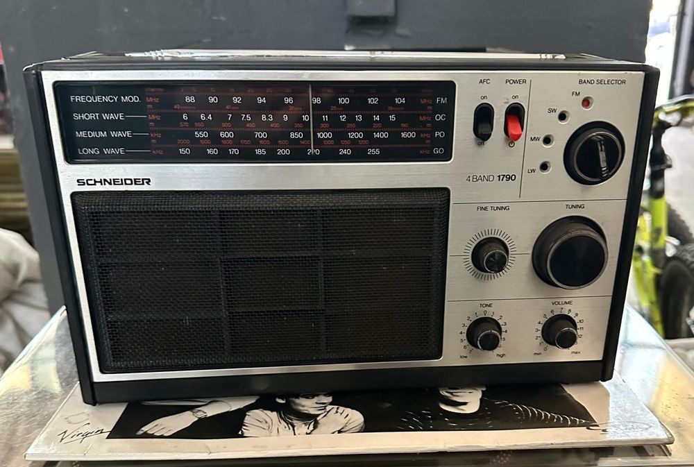 Radio grundig elite boy automatic 206, Schneider 4Band 1790, Philips