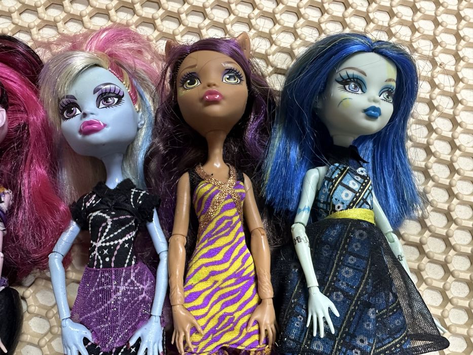 Продам кукол монстр хай!