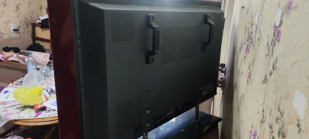 Телевизор Akai 42я диагональ