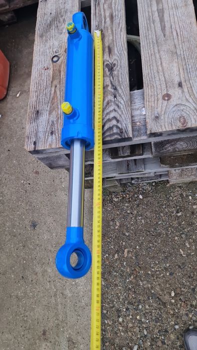 Cilindru hidraulic plug reversibil preț 550 lei se poate trimite prin