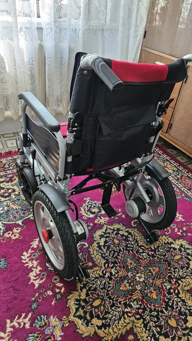 Инвалидная коляска с электроприводом