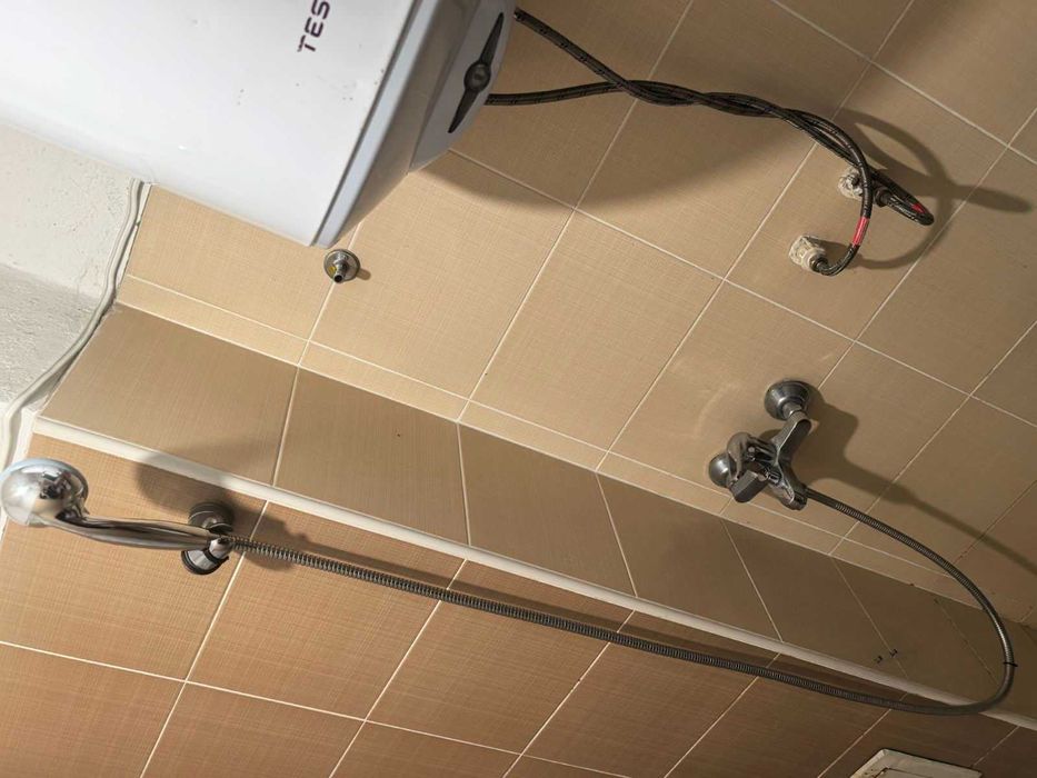 Тристаен етаж от къща под наем грови Иксър