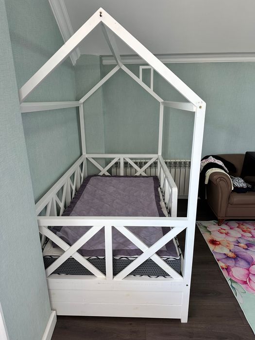 Детская кровать домик