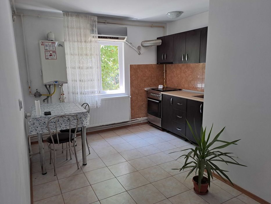 Inchiriez apartament etaj 1 , str Dunarii