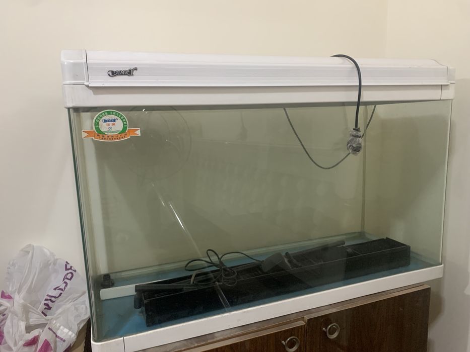 Аквариум для рыб в отличном состоянии