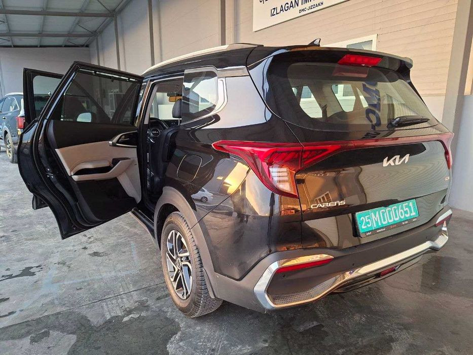 Продаётся  автомобиль KIA CARENS