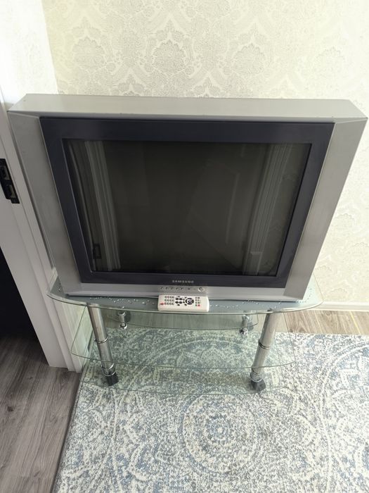 Продаётся телевизор с подставкой