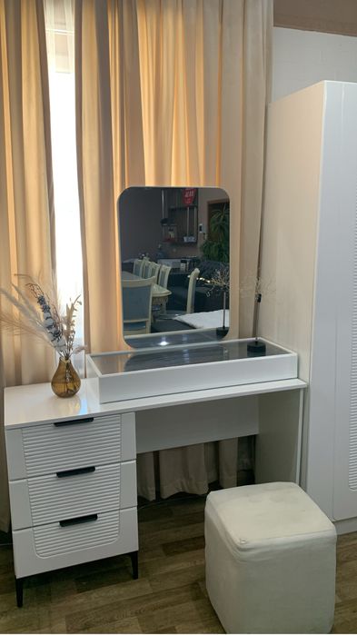 новый спальный гарнитур продаю