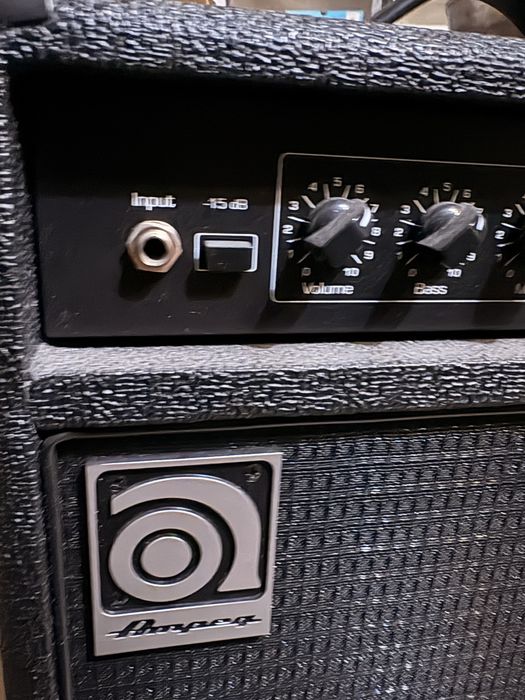 Продам басовый комбоусилитель Ampeg