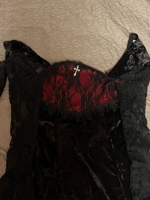 Готическое платье с крестиком