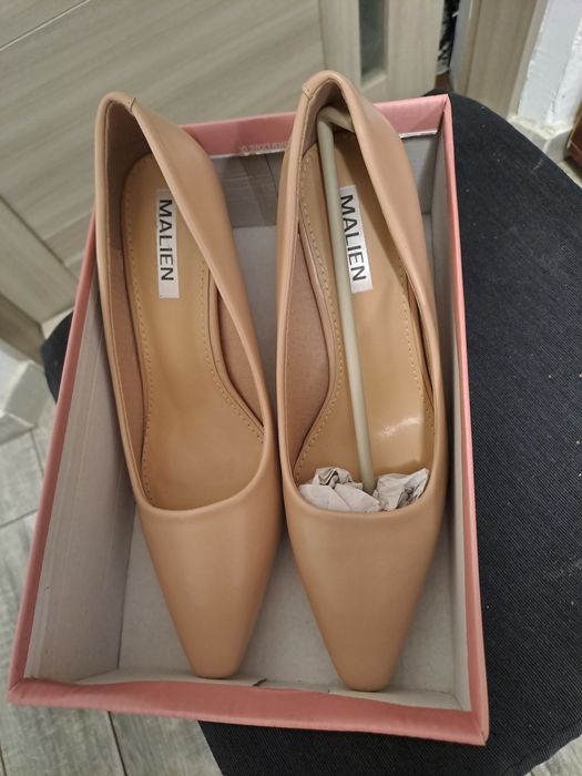 Vand pantofi și ghete noi