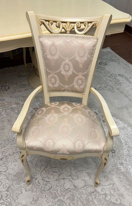 Стол с стульями