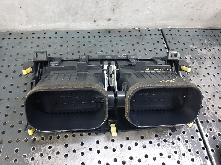 grila ventilatie centrala bord toyota rav-4 3 2008 55670-42060