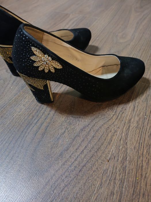 Jenskiy oyoq kiyimla arzon narxlada