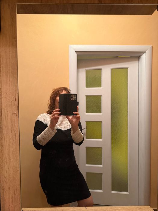 Черна рокля с дантела тип брюкселска.