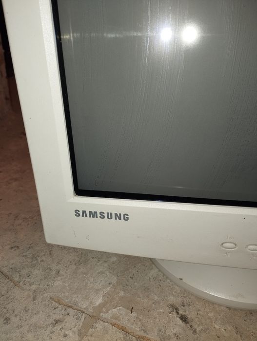 Настолен монитор Самсунг