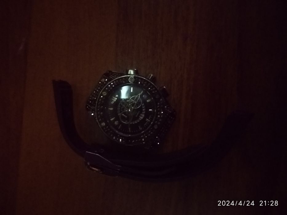 Черные серебряные часы