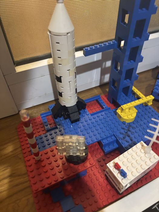 Lego legoland space vintage 358 367 moon landing rocket base