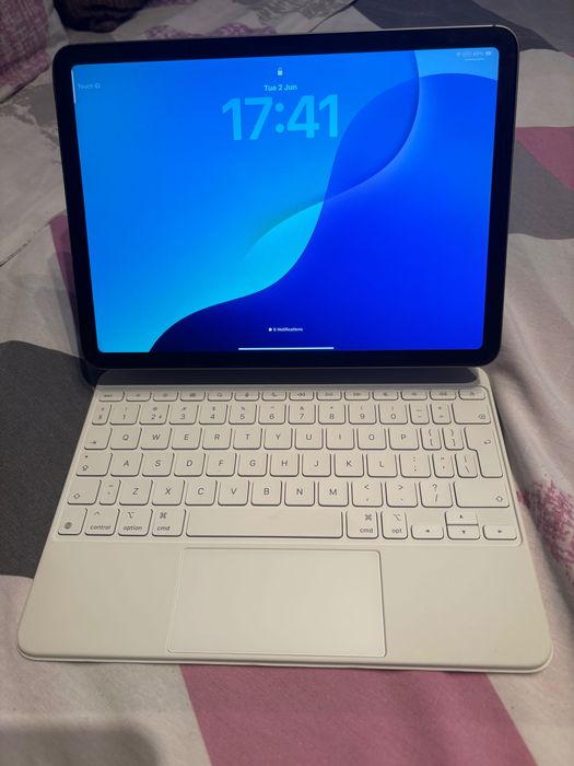 Apple iPad Air 11 2025, M3, 128GB, 8GB RAM, Wifi + Magic Keyboard White