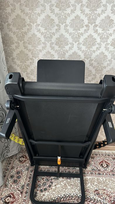 Беговая дорожка почти новая
