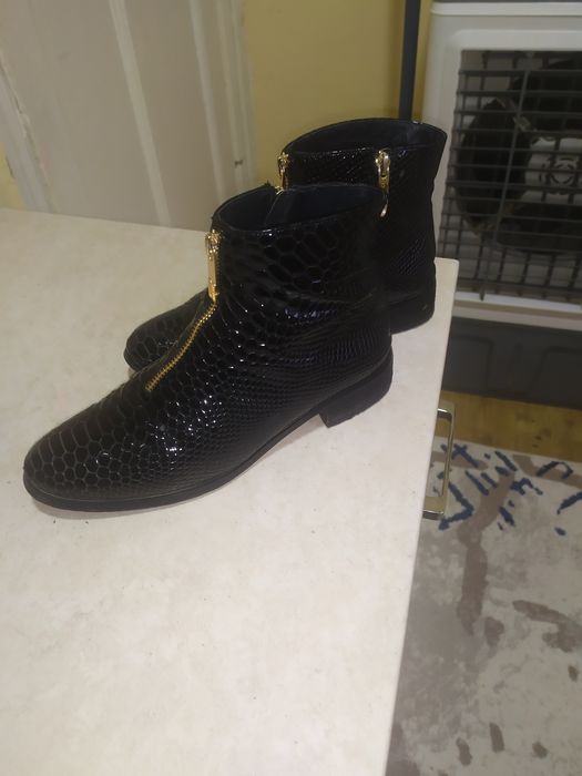 Женские демисезонные ботинки