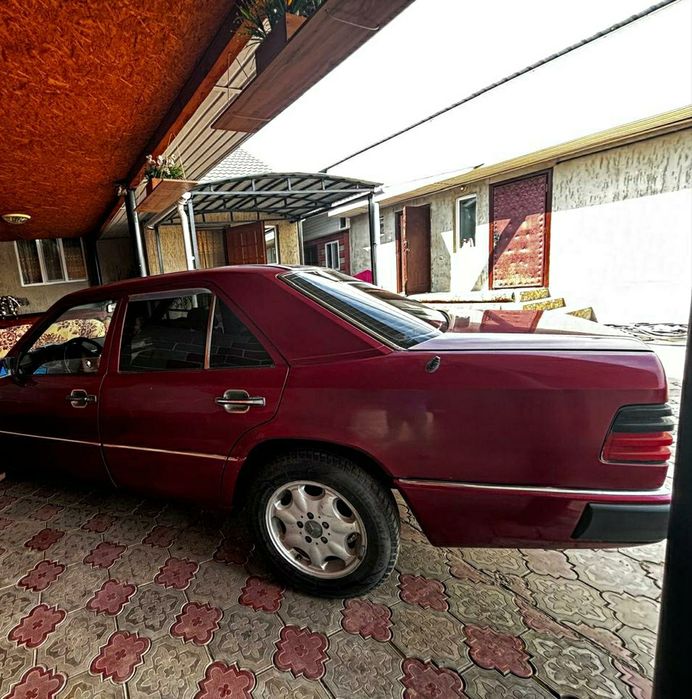 Мерседес 124 е 200