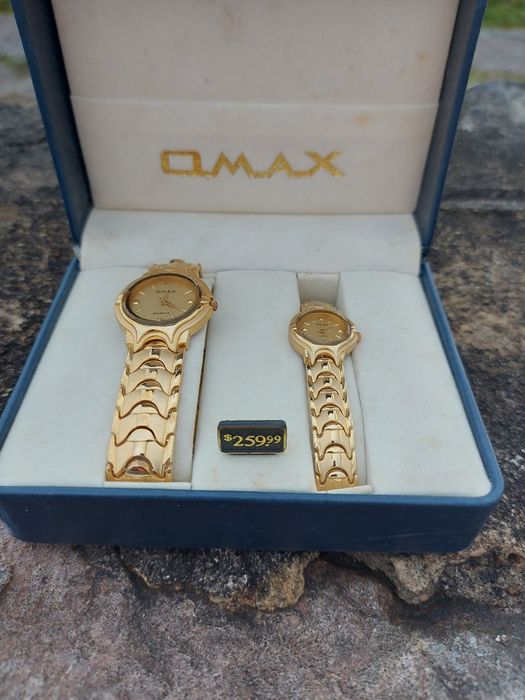 Два броя часовници чисто нови