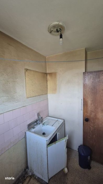 Garsoniera De renovat- An 1978 - Metrou - Costin Georgian