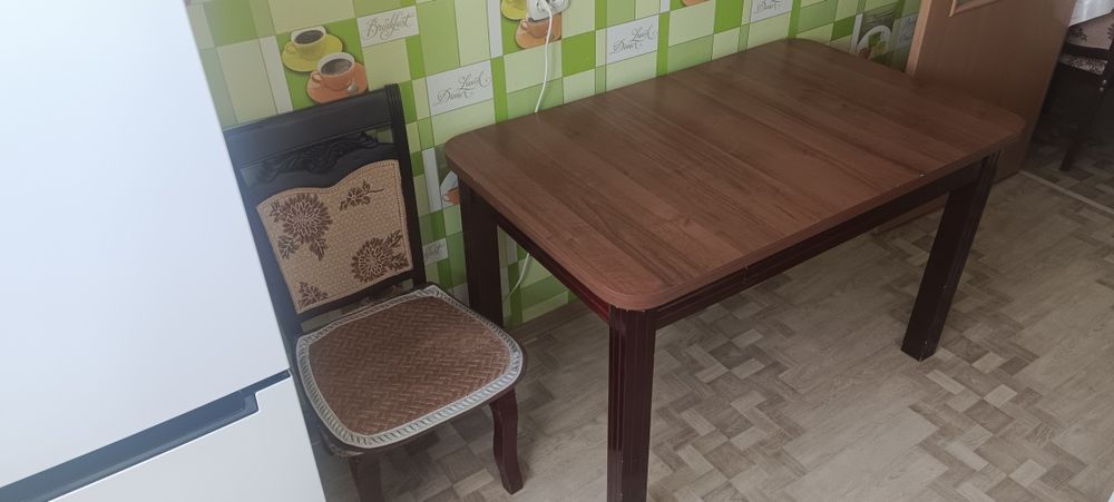 Стол обеденный и 6  стулья