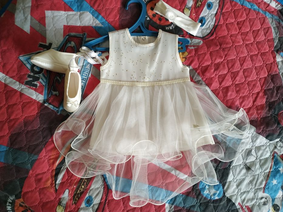 Продам платье на выписку для маленькой принцессы!