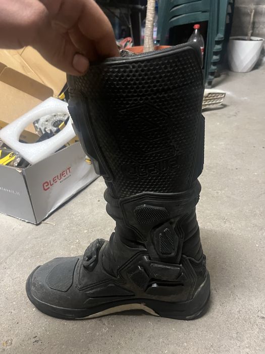 Продавам бутуши X-PRIVILEGE BLACK за кросов мотор в отлично състояние