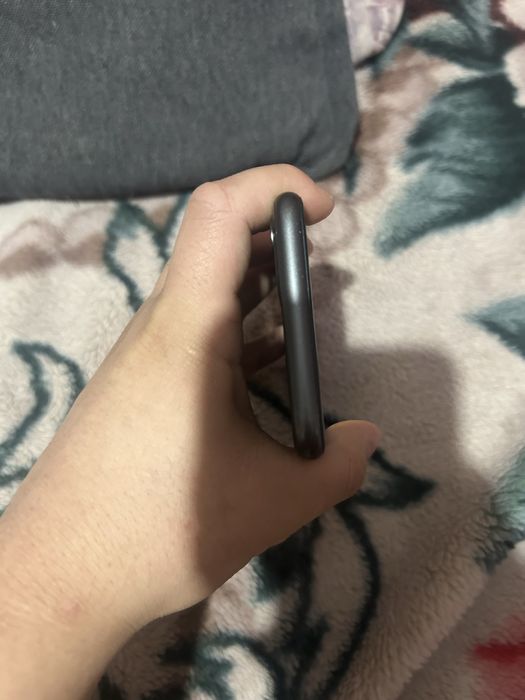 Продам айфон 11