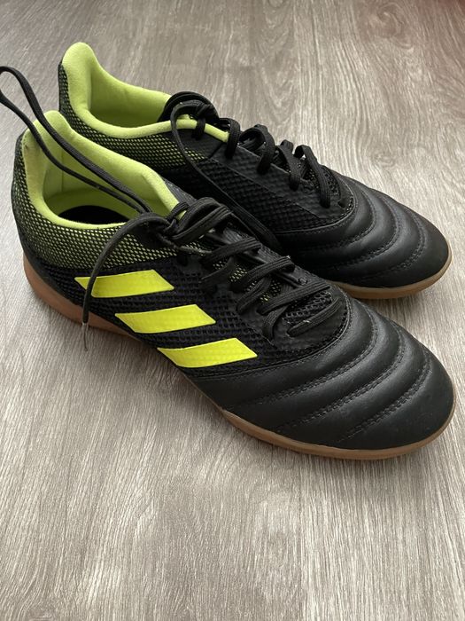 Футболни обувки адидас