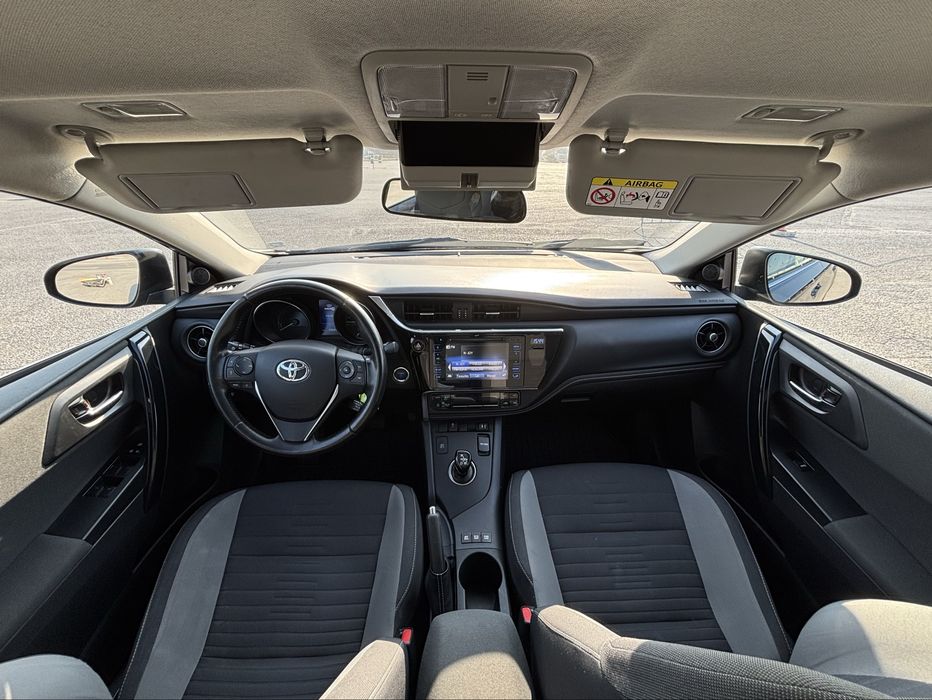 Toyota Auris 1.8/ Hybrid/ E-CVT/ 136 к.с