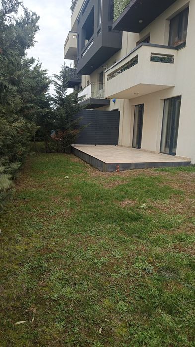 Vând apartament 3 camere cu curte propriee și 2 terase în Sântandrei