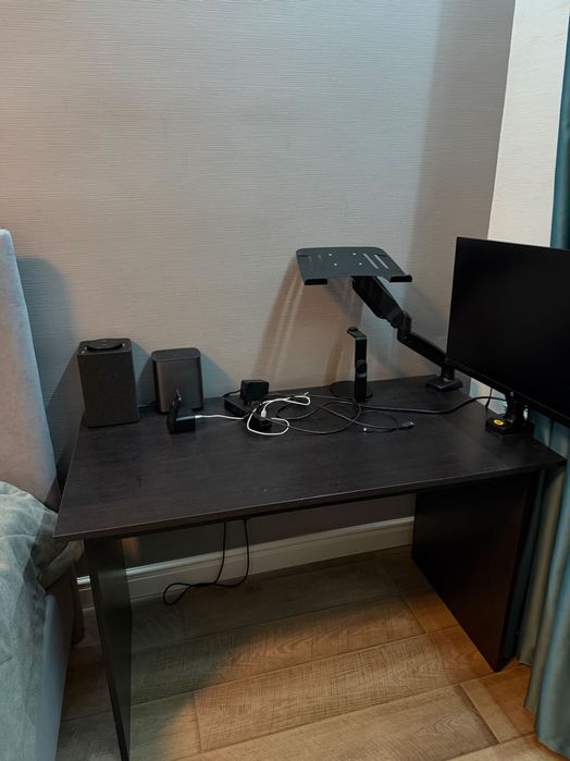 Продается стол рабочий с креслом