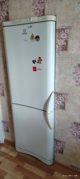 Холодильник indesit