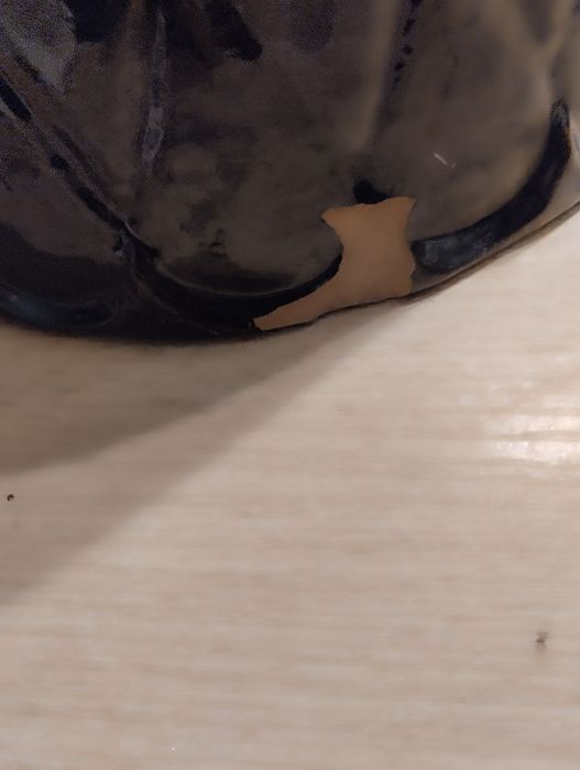 Керамичесуий цветочный горшок.