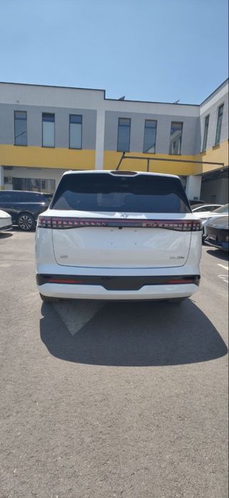 Dongfeng 008 gibrid ultra