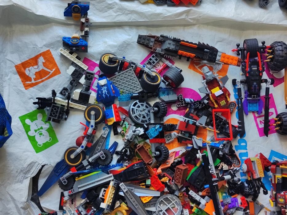 Оригинални Лего части 4,5 кг lego