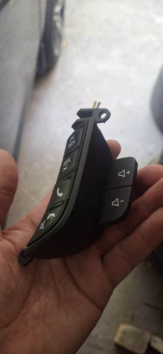 Продам пульт от руля спарка 4 позиции.для управления мултимедия.состоя