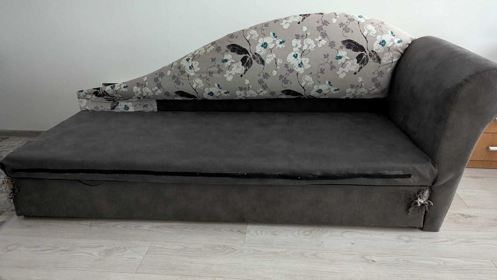 Подарявам разтегателен диван