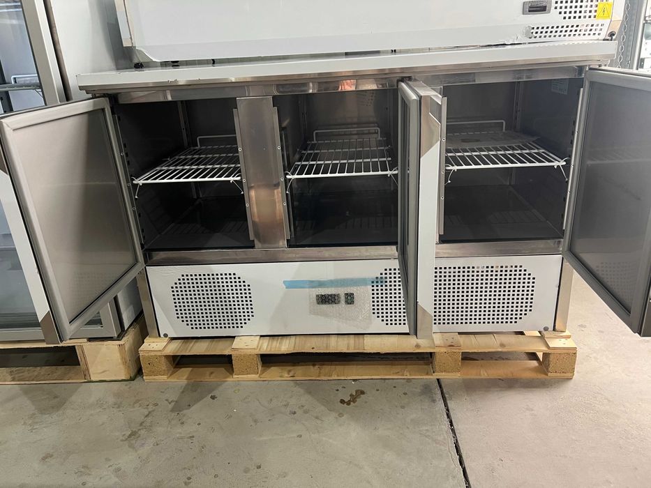 Хладилна маса с 3 врати.Немска.