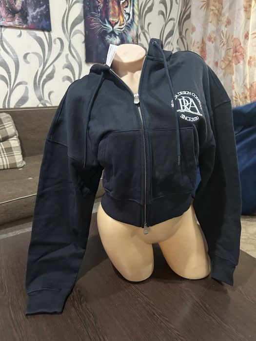 Продается новая укороченная толстовка из Кореи