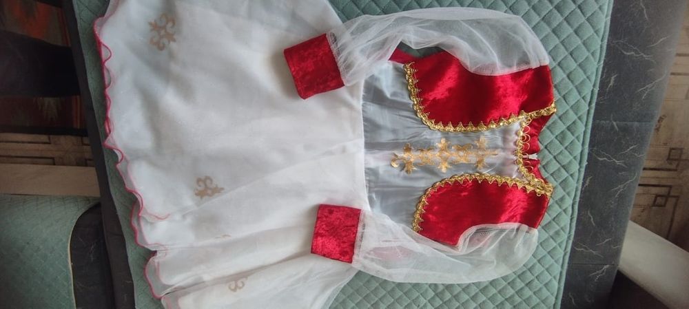 Продам детскую платье  .