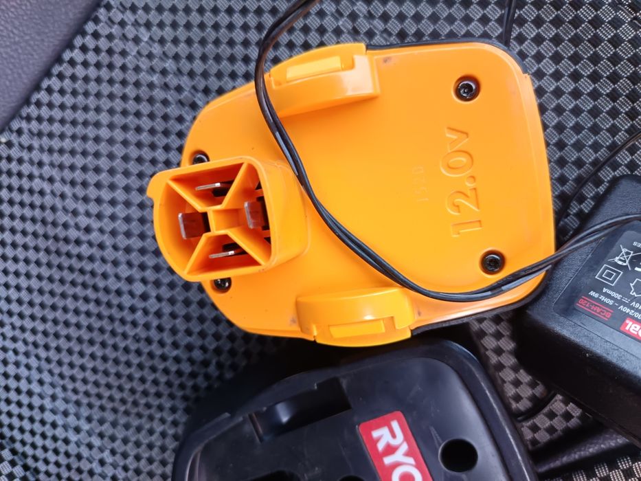 Încărcător cu acumulator Ryobi 12v