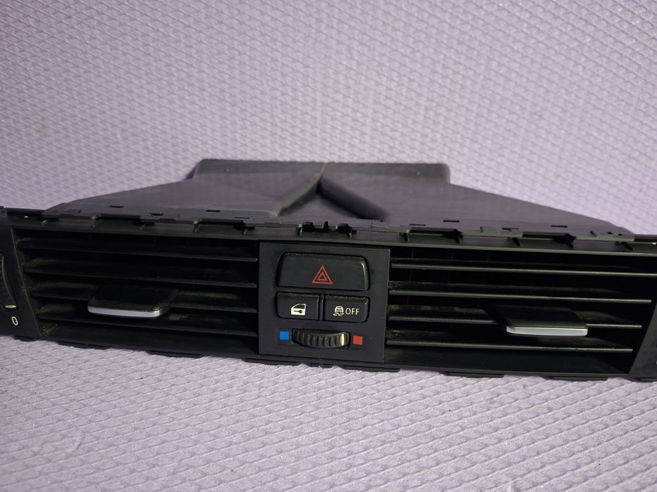 Grila ventilație bord centrala BMW E90 E91 E92 E93 Cod 9130458