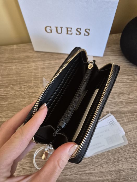Оригинално портмоне Guess - чисто ново