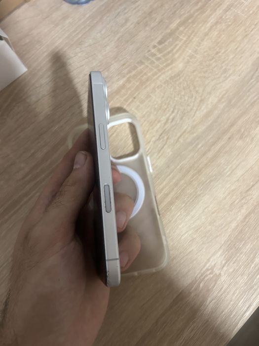 Iphone 16 alb disponibil